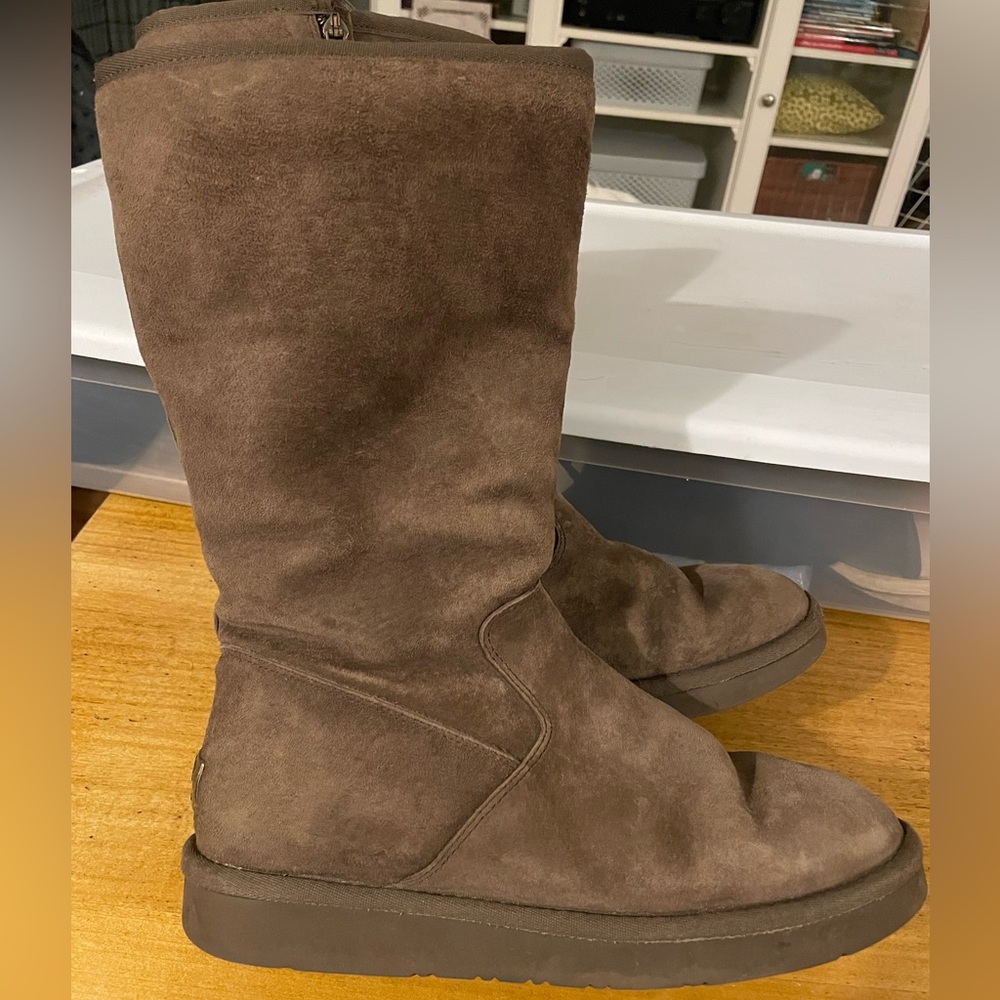 Ugg boots. Gently used. Tall and brown .